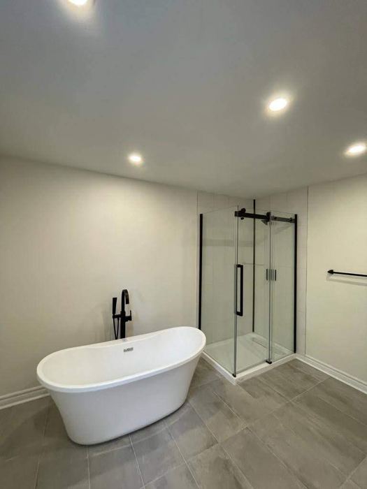 Ensuite - freestanding tub